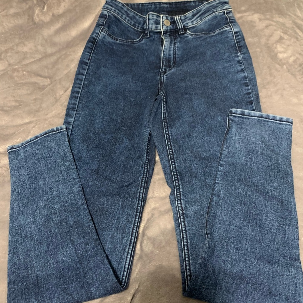 Divided Super Skinny Jeans